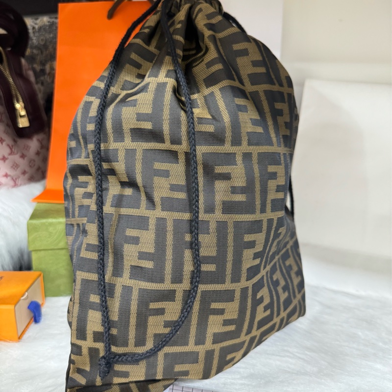 Fendi 手拿水桶-1