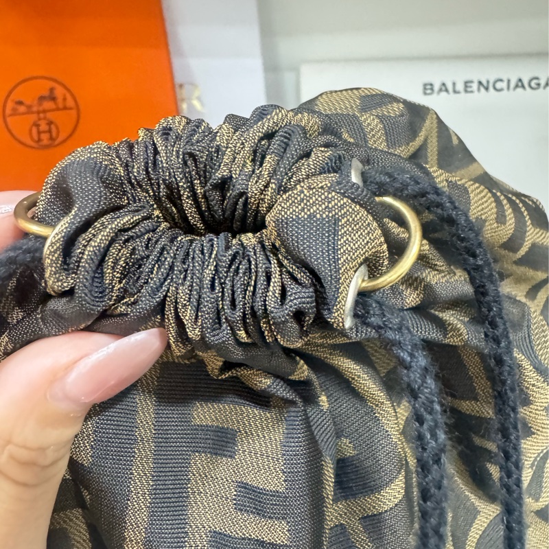 Fendi 手拿水桶-3