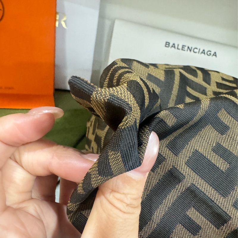 Fendi 手拿水桶-6