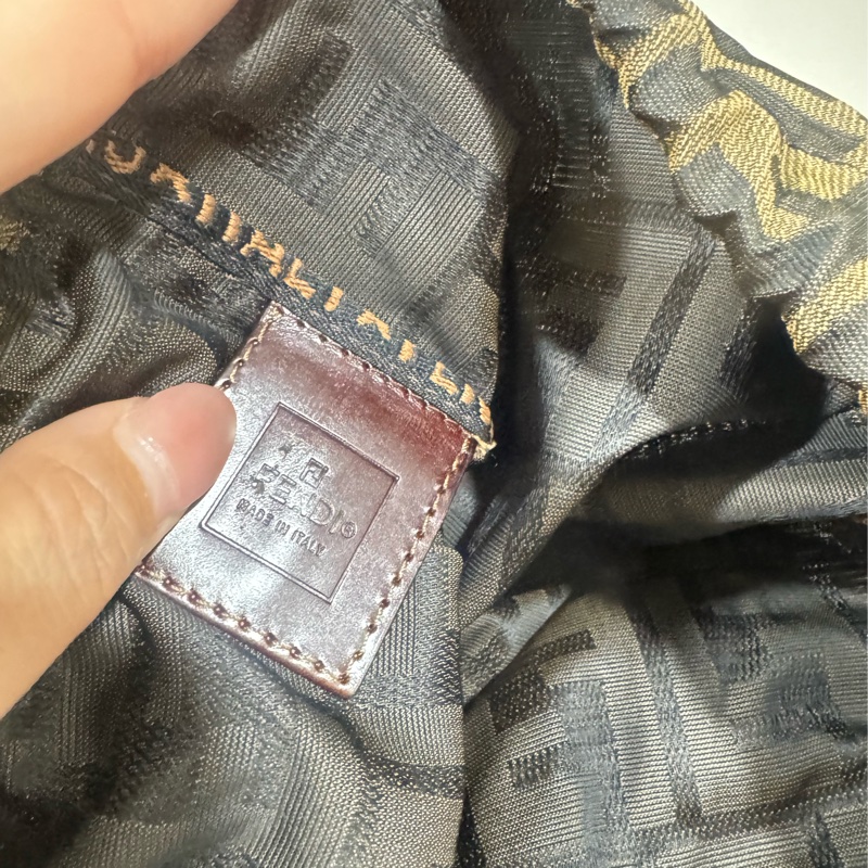 Fendi 手拿水桶-8