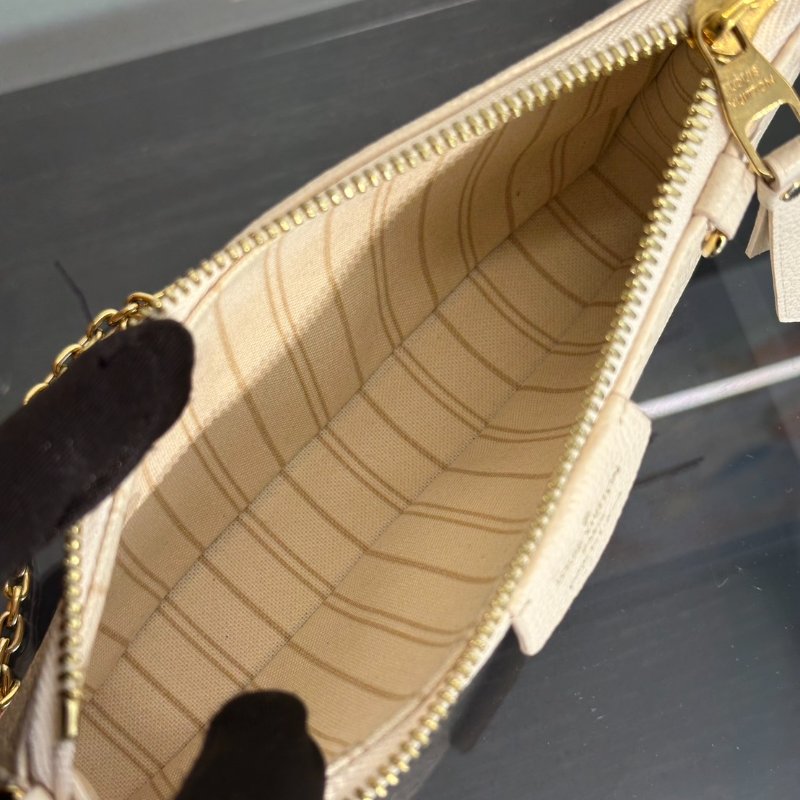 LOUIS VUITTON Easy pouch on strap - 米白-6