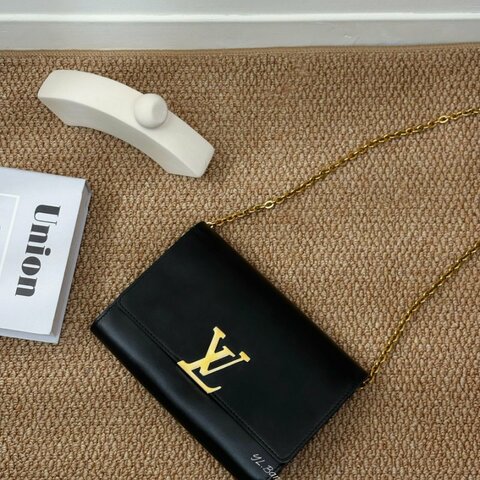 S5412-LV 黑滑面牛皮金色LOGO下蓋鍊包