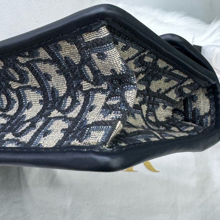 Dior迪奧藍色刺繡老花蒙田30小號鏈條單肩斜挎包 24年 經典到不用多說的款 可鹽可甜 腋下/斜挎/單肩隨便背，尺寸21x16x12cm-6