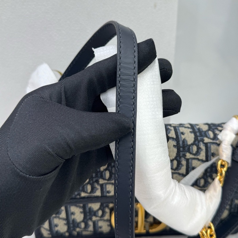 Dior迪奧藍色刺繡老花蒙田30小號鏈條單肩斜挎包 24年 經典到不用多說的款 可鹽可甜 腋下/斜挎/單肩隨便背，尺寸21x16x12cm-7