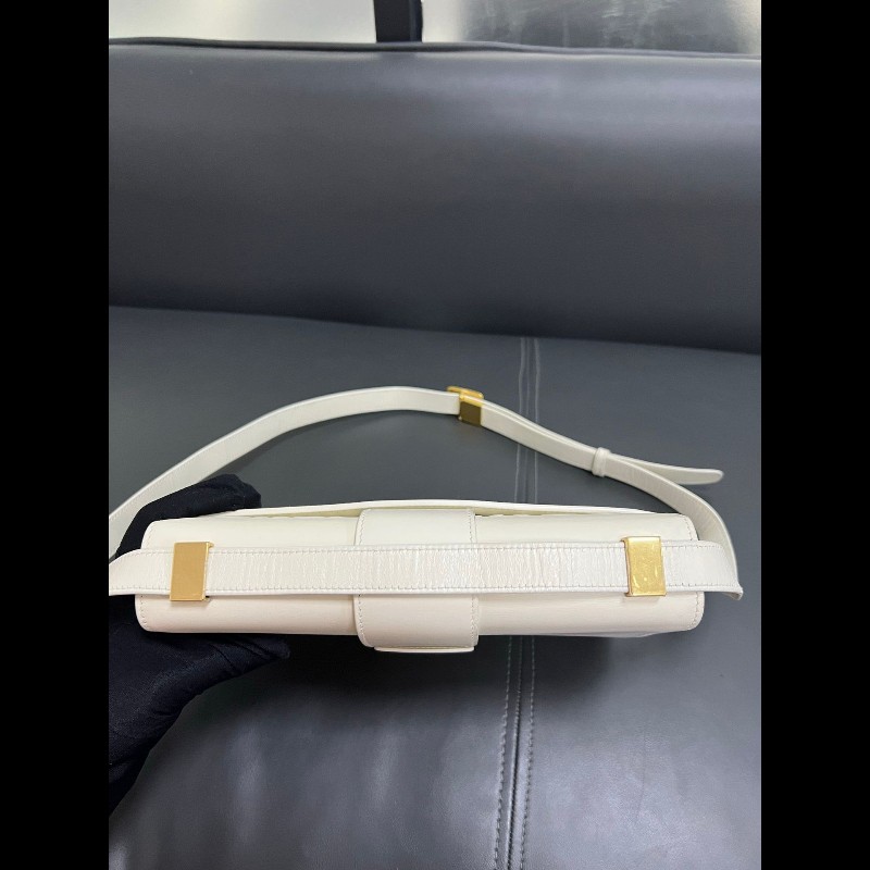 Dior montaigne 30 medium 
蒙田30 白色金扣全皮-1