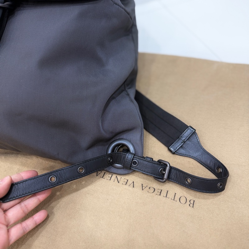 BOTTEGA VENETA BV 黑灰 尼龍 編織牛皮 側背包 後背包 手提包 雙肩背-12