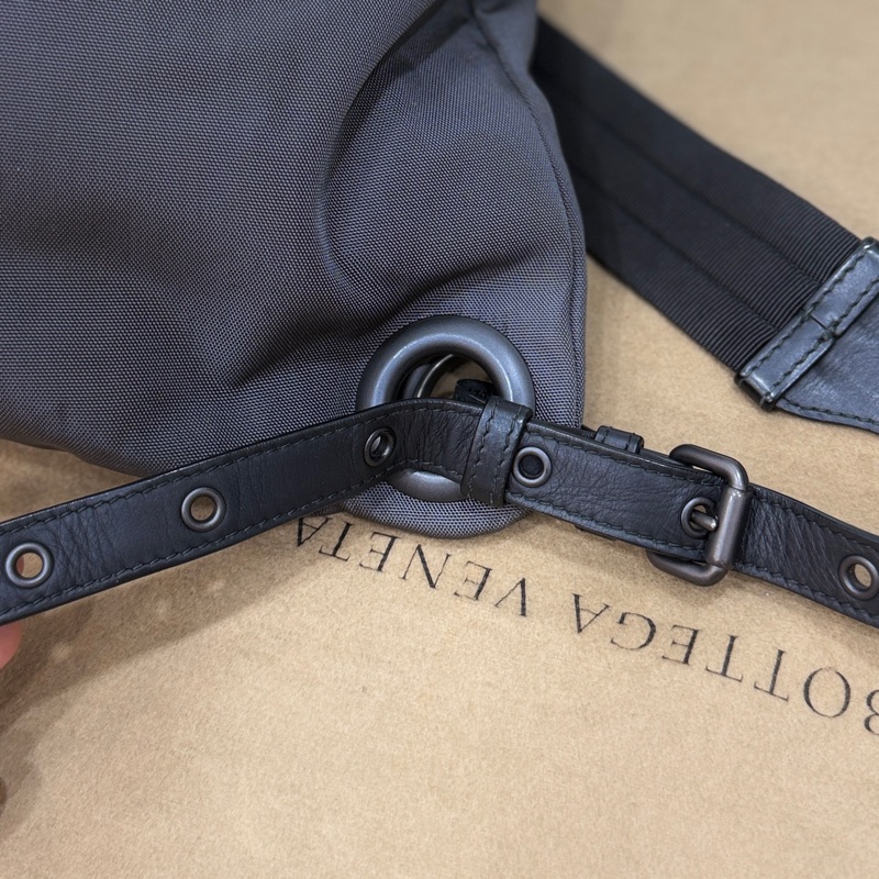 BOTTEGA VENETA BV 黑灰 尼龍 編織牛皮 側背包 後背包 手提包 雙肩背-35