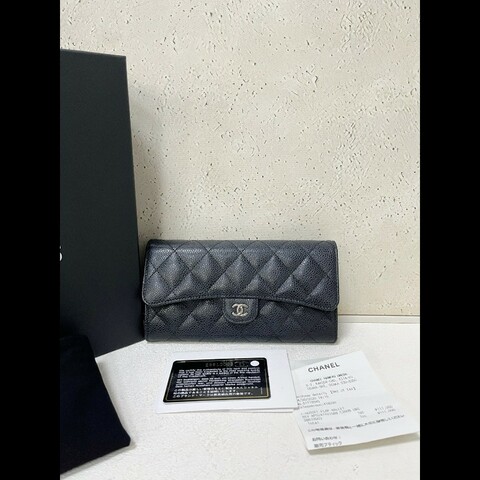 Chanel Classic Flap wallet
CF系列黑銀魚子酱款錢包