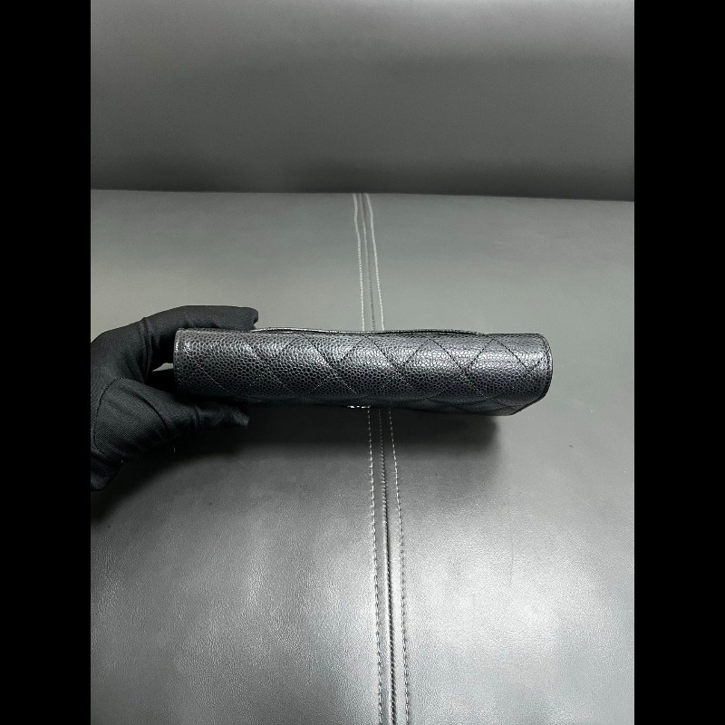 Chanel Classic Flap wallet
CF系列黑銀魚子酱款錢包-2