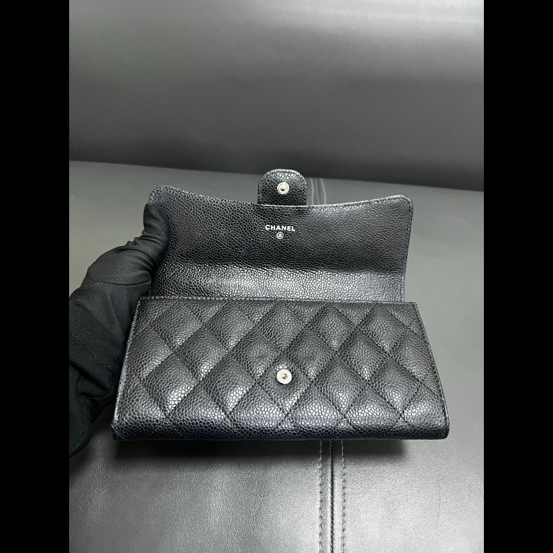 Chanel Classic Flap wallet
CF系列黑銀魚子酱款錢包-6