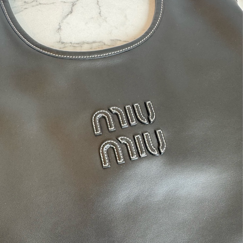 Miu Miu 黑色lvy肩背包❤️‍🔥❤️‍🔥超輕超好裝✨-2