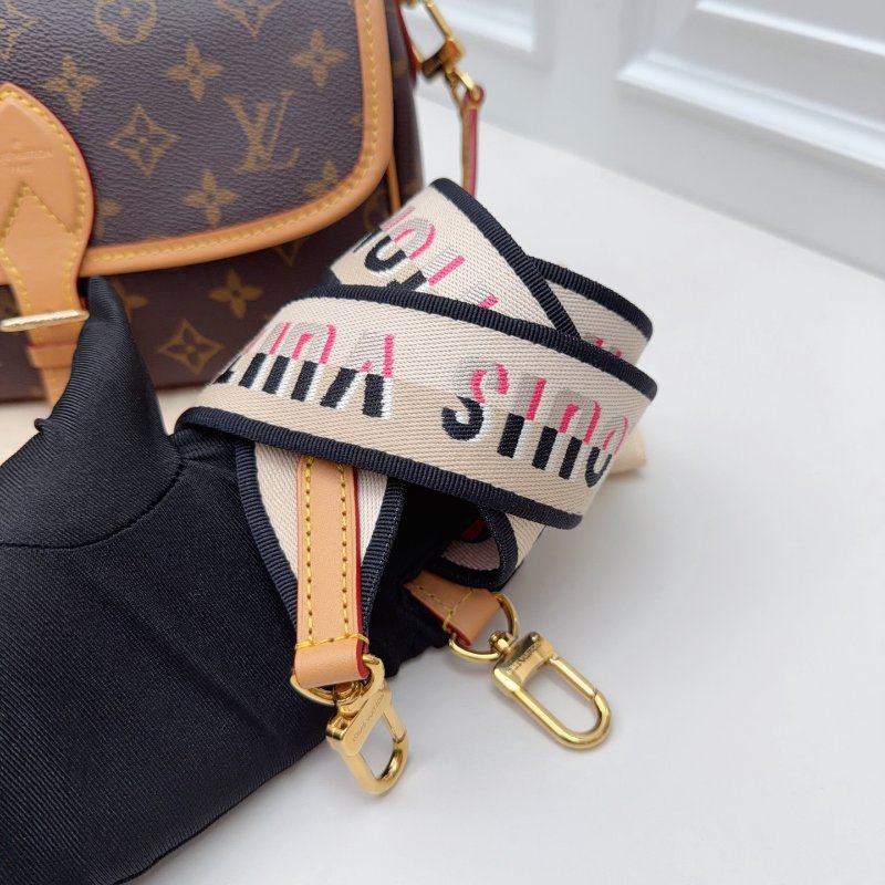 芯片款 路易威登/Louis Vuitton Diane法棍包 米黑肩带-10