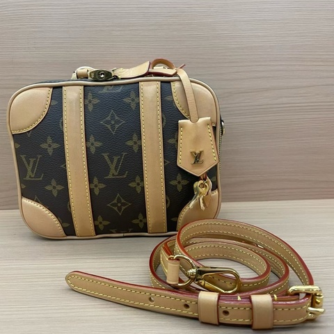 LV路易威登Luggage老花硬盒子包 芯片款 经典老花配色 硬箱设计 气质百搭 有肩带 可单肩可斜挎可手提 尺寸底長20*高16*寬寬8* 有塵袋 無盒子