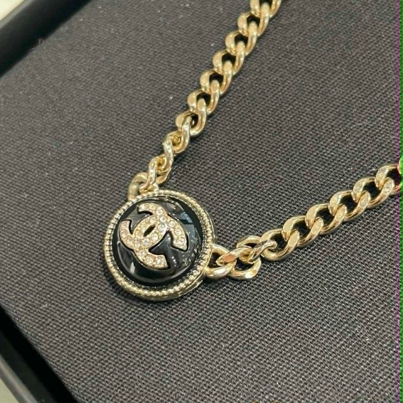 CHANEL 圓形雙C水鑽項鍊-1