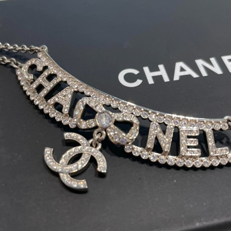 CHANEL 水鑽字母蝴蝶結雙C垂墜頸鍊-3