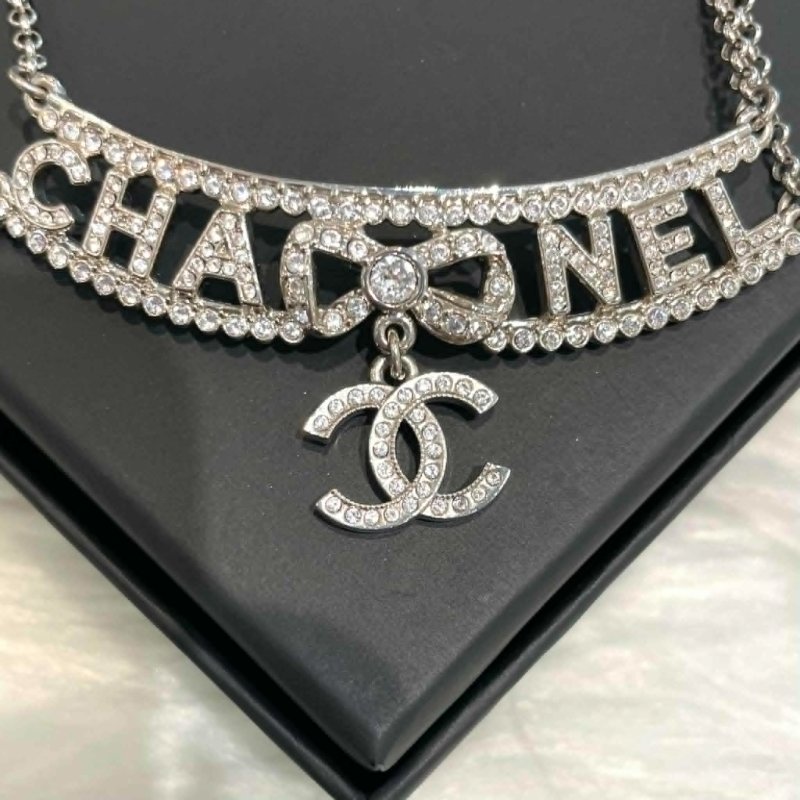 CHANEL 水鑽字母蝴蝶結雙C垂墜頸鍊-4