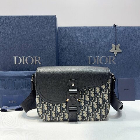 DIOR Saddle小型翻蓋郵差包