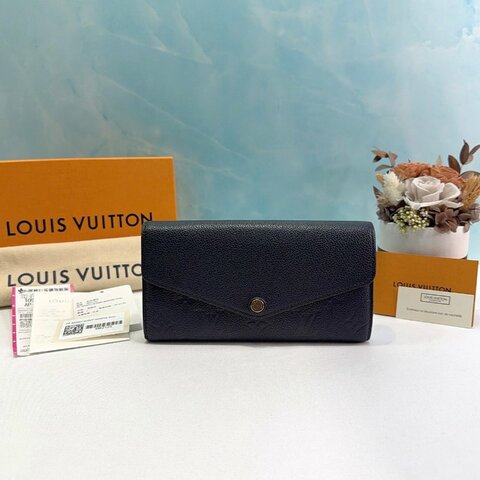 LV Sarah 深藍壓紋牛皮信封釦式長夾