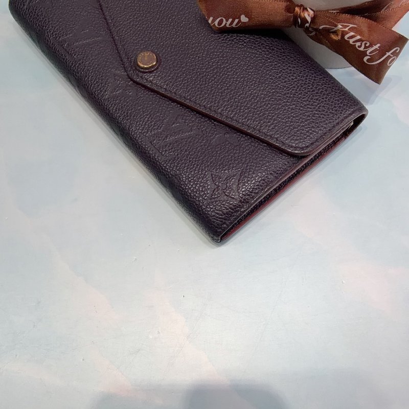 LV Sarah 深藍壓紋牛皮信封釦式長夾-7