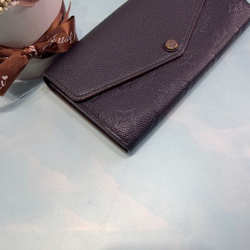 LV Sarah 深藍壓紋牛皮信封釦式長夾-8
