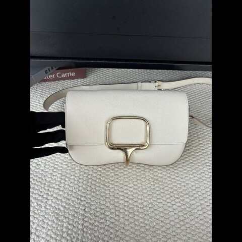 Hermes Della Elan
横版屁股包 奶昔白 
epsom皮