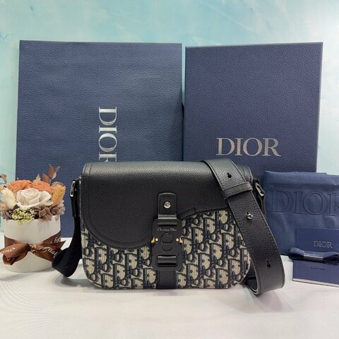DIOR Saddle緹花小型翻蓋郵差包