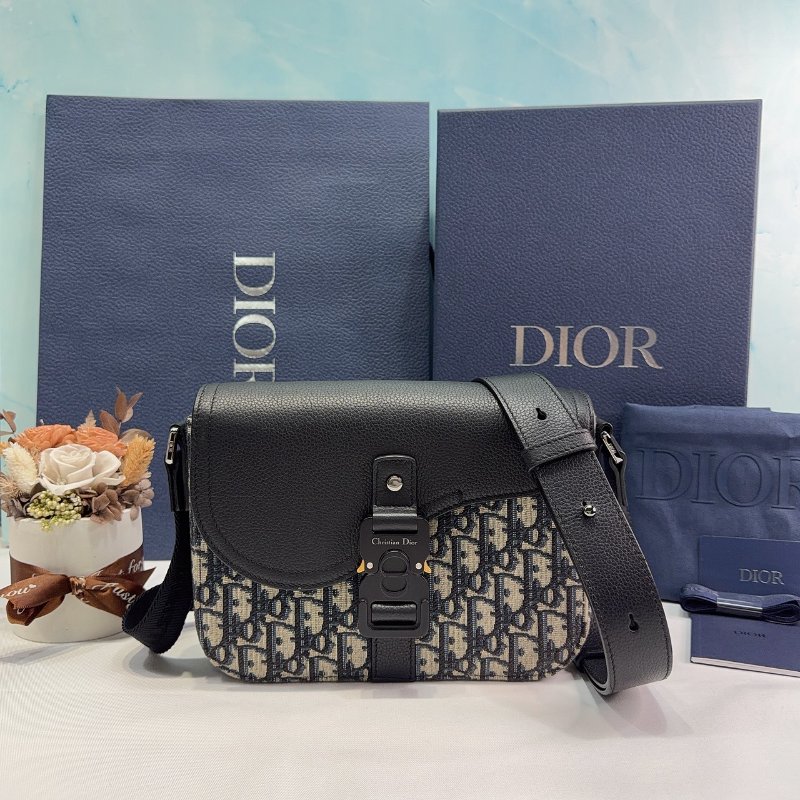 DIOR Saddle緹花小型翻蓋郵差包-0