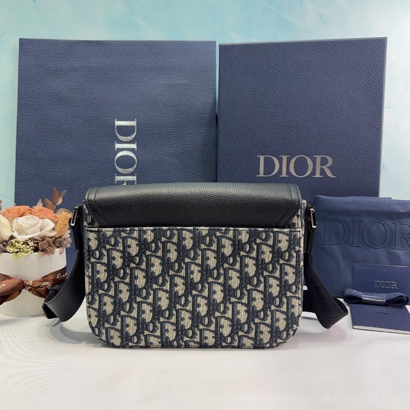DIOR Saddle緹花小型翻蓋郵差包-1