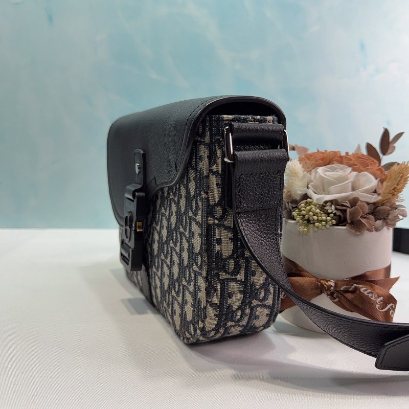 DIOR Saddle緹花小型翻蓋郵差包-2