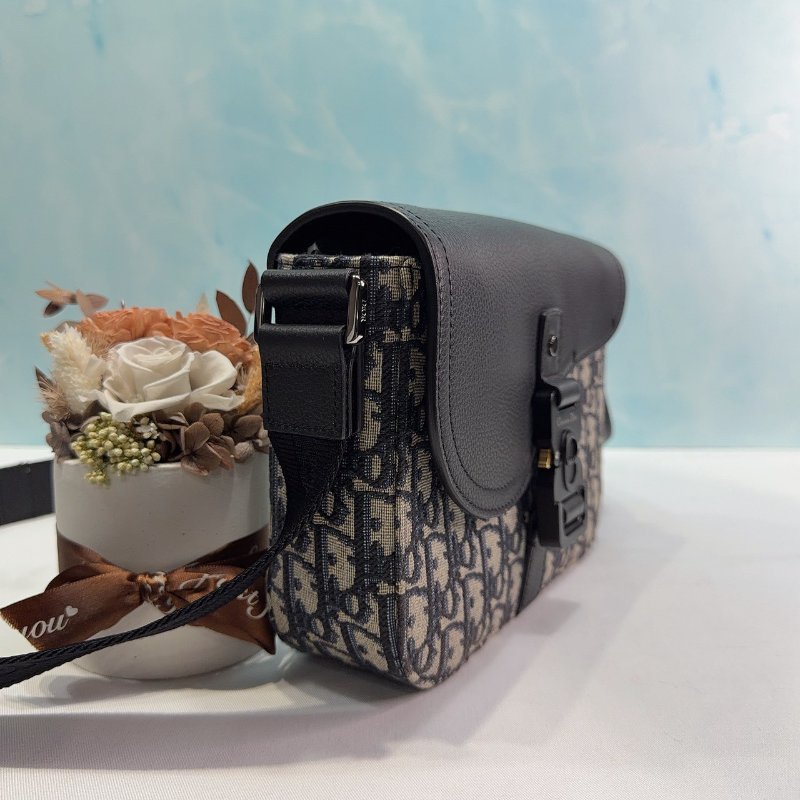 DIOR Saddle緹花小型翻蓋郵差包-3