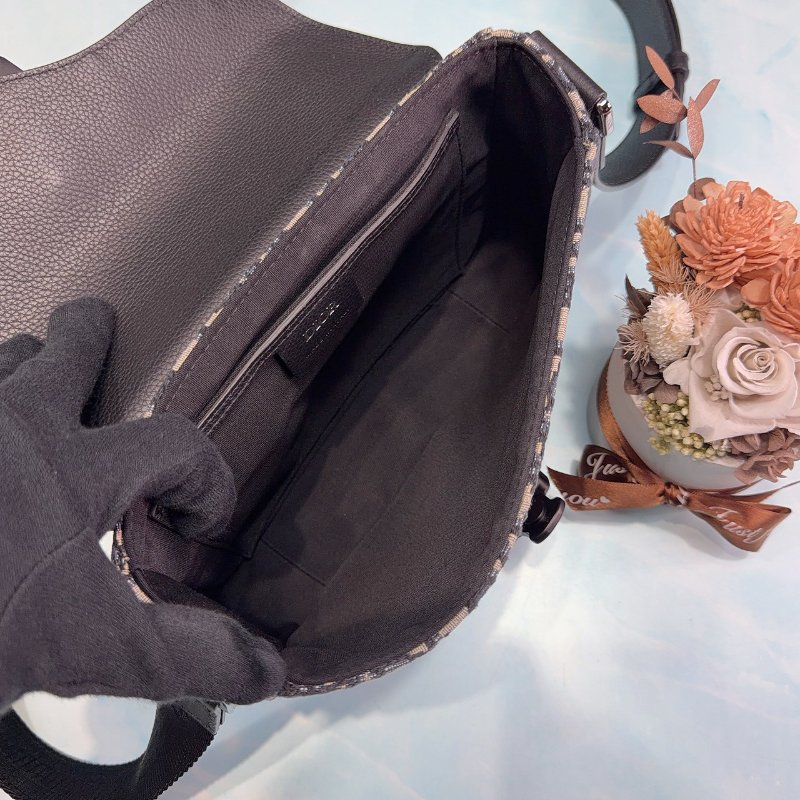 DIOR Saddle緹花小型翻蓋郵差包-5