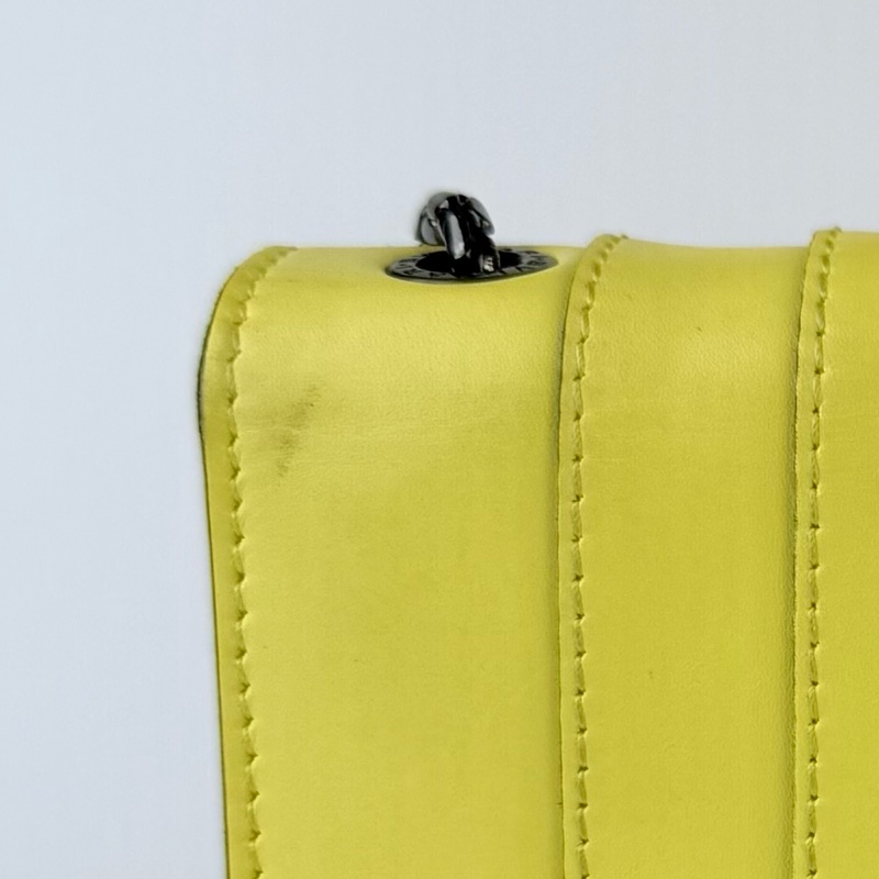 Bvlgari 繁華世界不可或缺的寶格麗 Serpenti  琺瑯蛇頭肩背包 黃-10