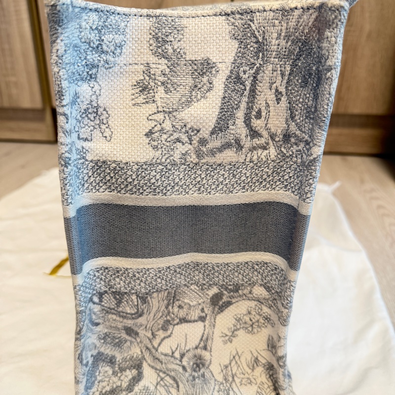 DIOR中號刺繡手提包-4