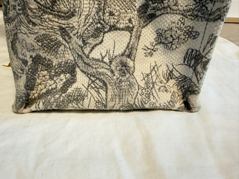 DIOR中號刺繡手提包-33