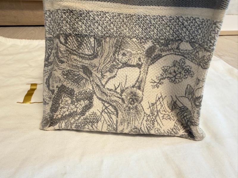 DIOR中號刺繡手提包-34