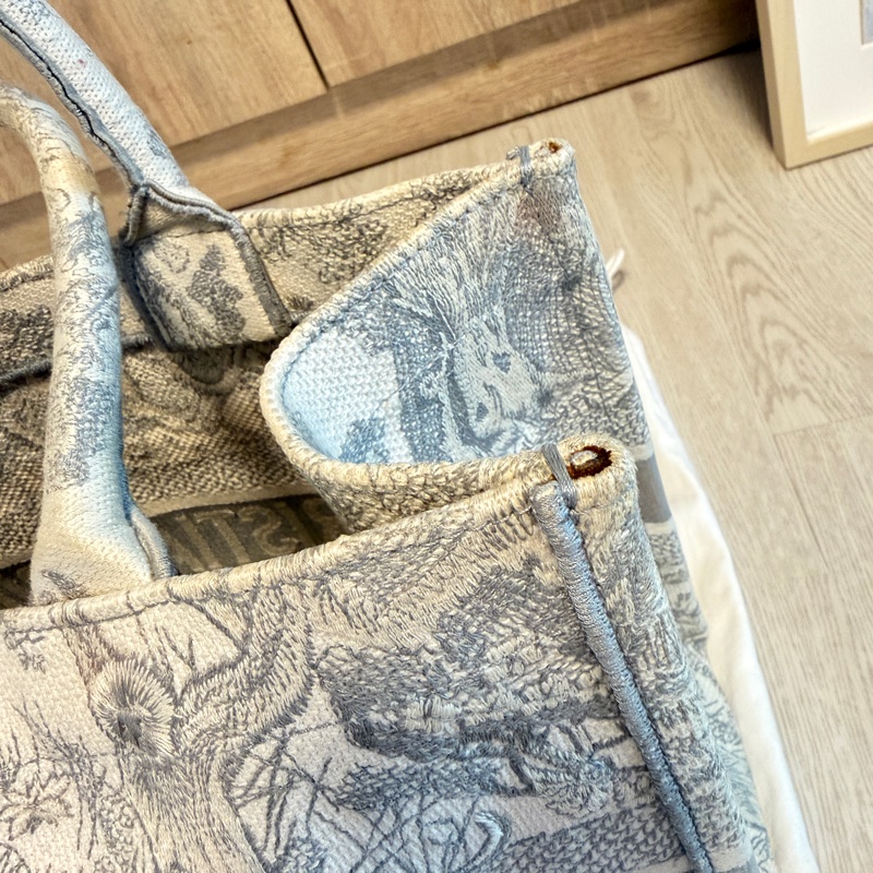 DIOR中號刺繡手提包-46