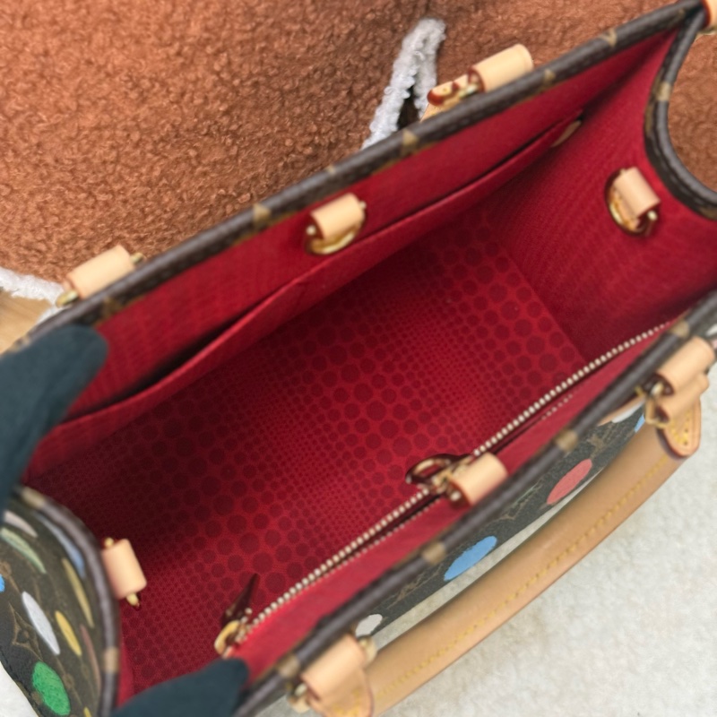 Lv on the go 草間彌生聯名 PM-15