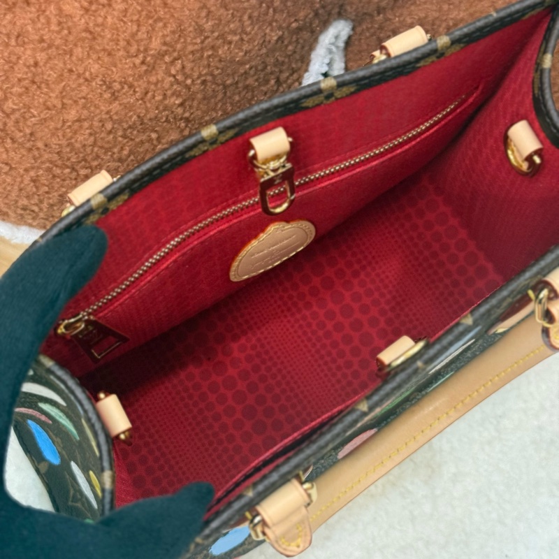 Lv on the go 草間彌生聯名 PM-16
