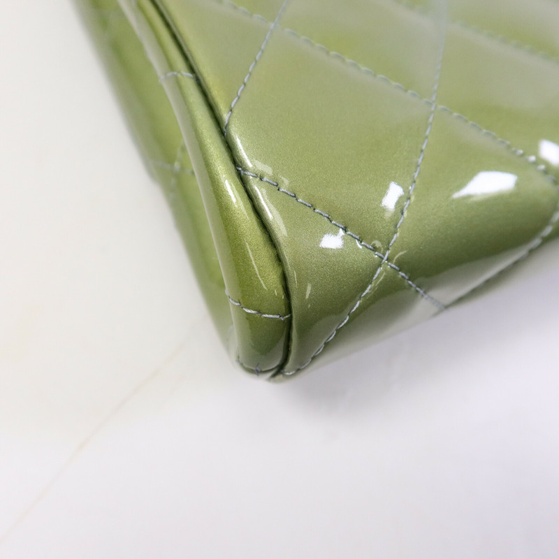 CHANEL 漆皮皮革Classic Flap鏈帶肩背袋-13