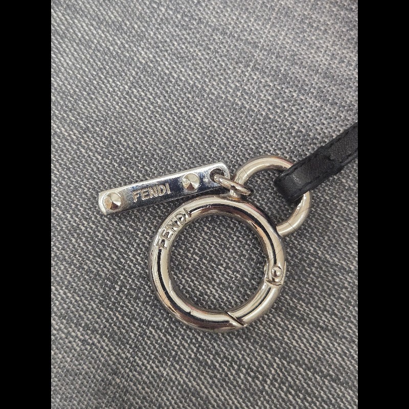 ​Fendi 怪獸皮草吊飾---
熱帶翠鳥狐狸毛及山羊毛皮吊飾-9