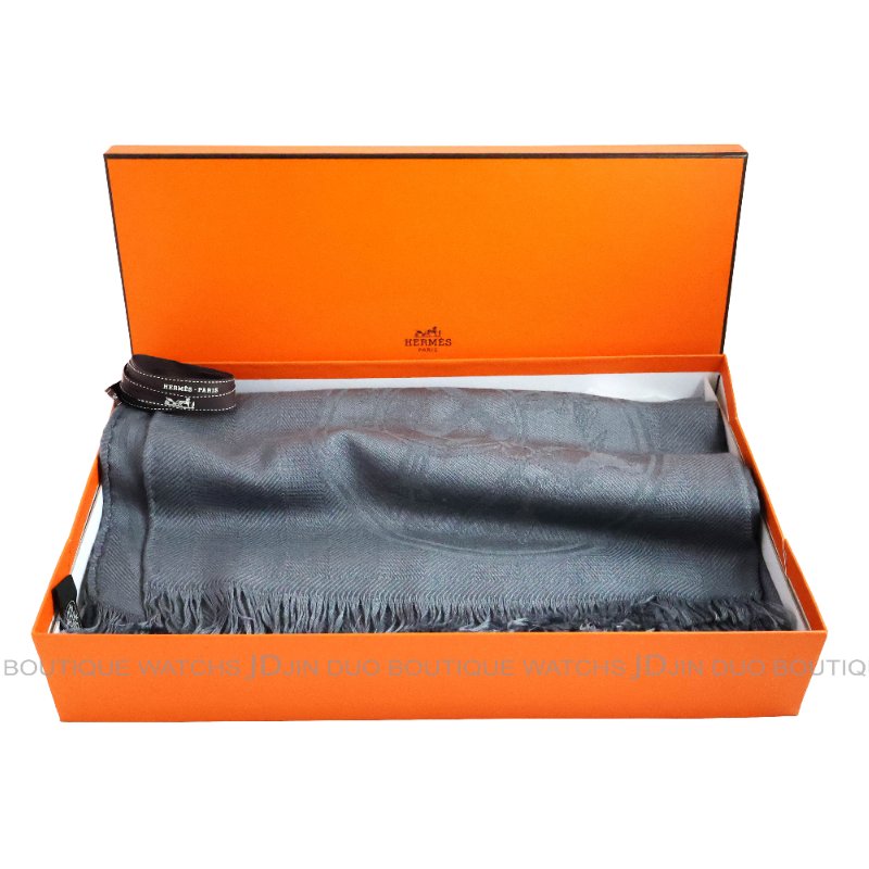 金鐸精品~2522 HERMES愛馬仕New Libris系列馬車圖紋板岩深灰色喀什米爾與絲綢混紡長圍巾 披肩-0