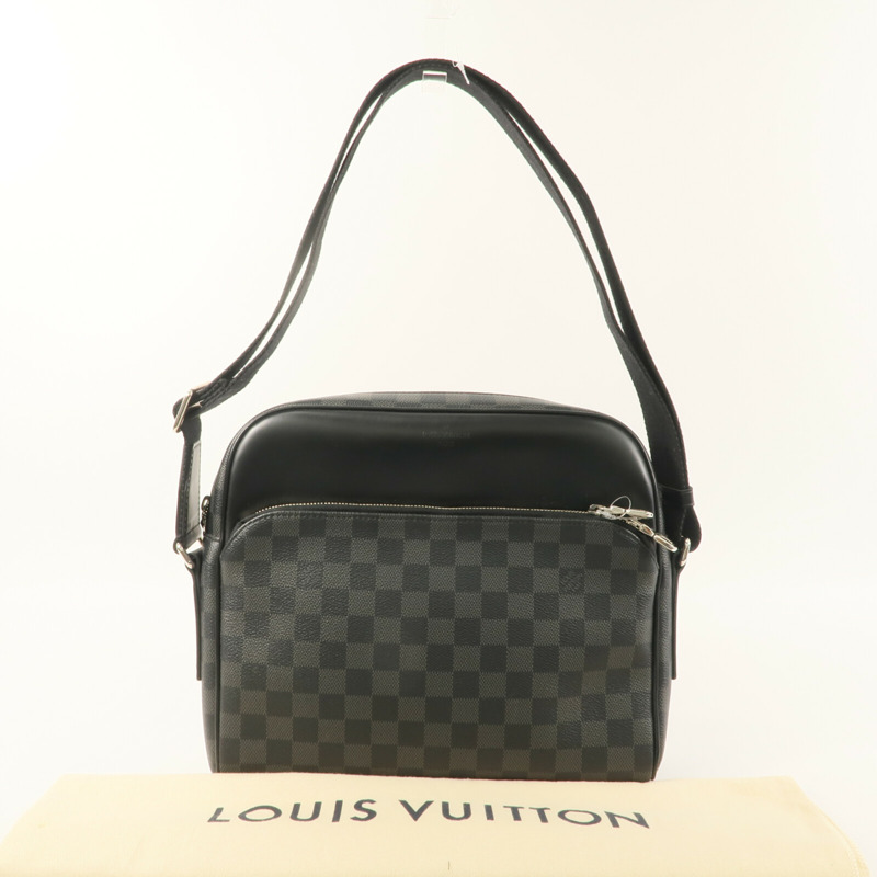 LOUIS VUITTON Damier Graphite Dayton Reporter Bag肩背袋-9