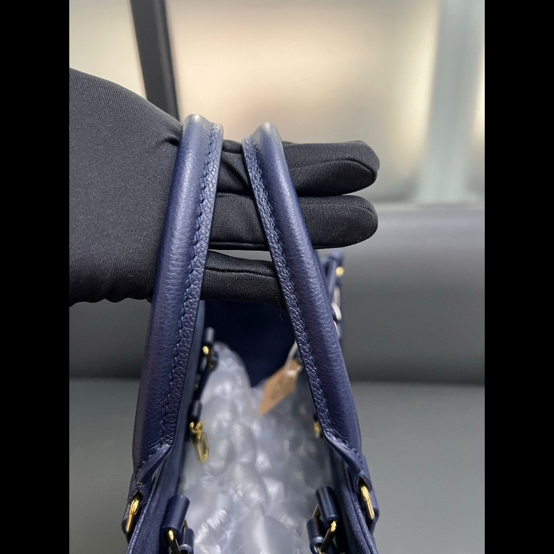 LV onthego 
深藍色全皮白花 中號tote-11