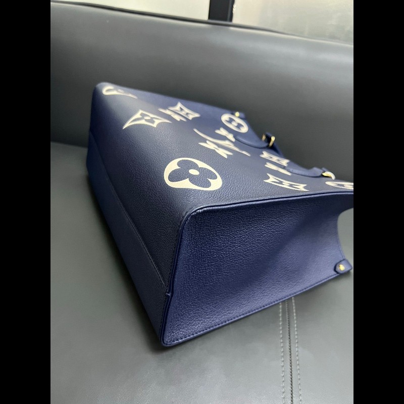 LV onthego 
深藍色全皮白花 中號tote-13