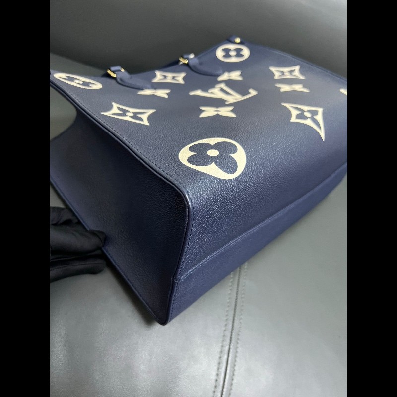 LV onthego 
深藍色全皮白花 中號tote-18