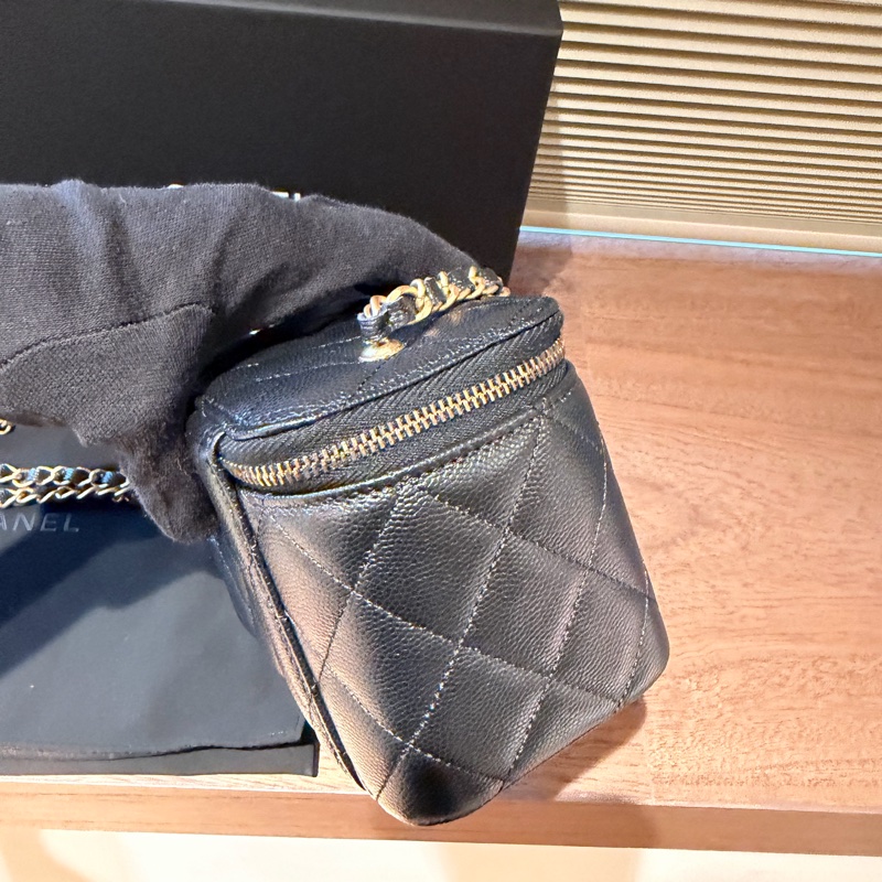 99成新｜CHANEL VANITY A CHAINE 荔枝皮長盒子/黑金-6