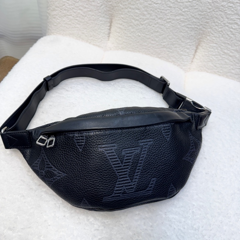 Discovery腰包 Louis Vuitton 路易威登 黑色 Taurillon Shadow壓紋牛皮 腰包 胸包 斜背包 M57289-2
