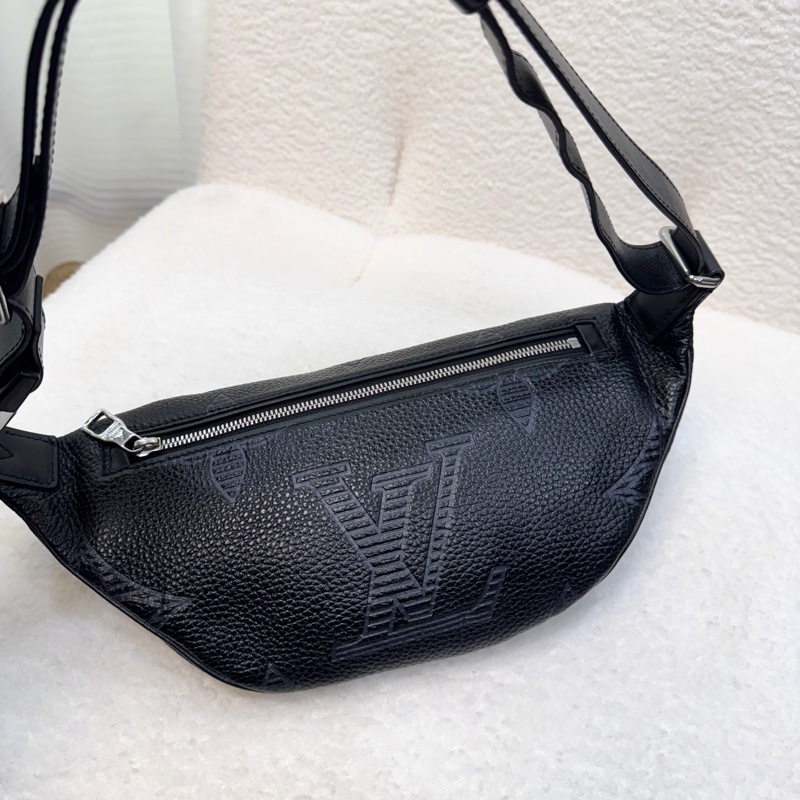 Discovery腰包 Louis Vuitton 路易威登 黑色 Taurillon Shadow壓紋牛皮 腰包 胸包 斜背包 M57289-3