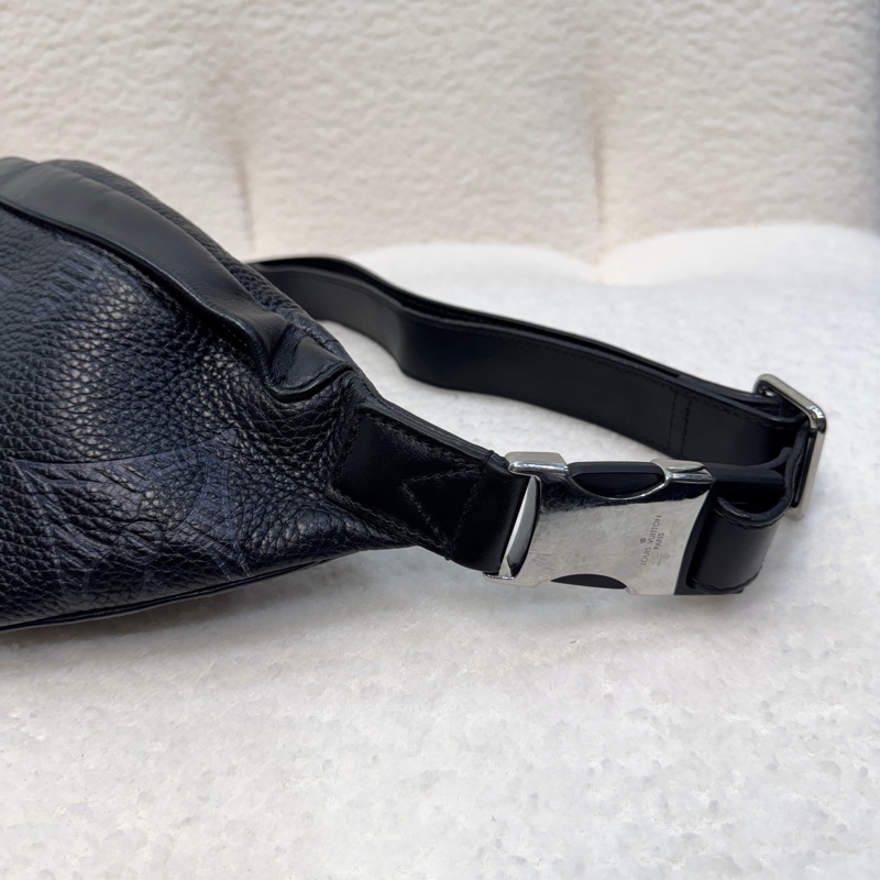 Discovery腰包 Louis Vuitton 路易威登 黑色 Taurillon Shadow壓紋牛皮 腰包 胸包 斜背包 M57289-4