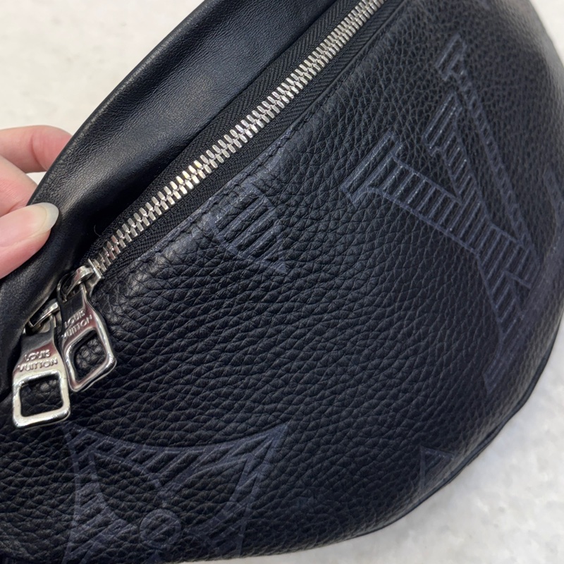 Discovery腰包 Louis Vuitton 路易威登 黑色 Taurillon Shadow壓紋牛皮 腰包 胸包 斜背包 M57289-8